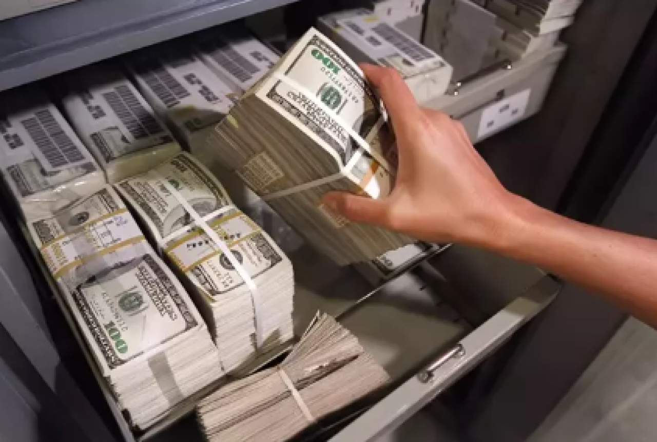 ABD o ülkenin yüz milyonlarca dolar parasına el koydu