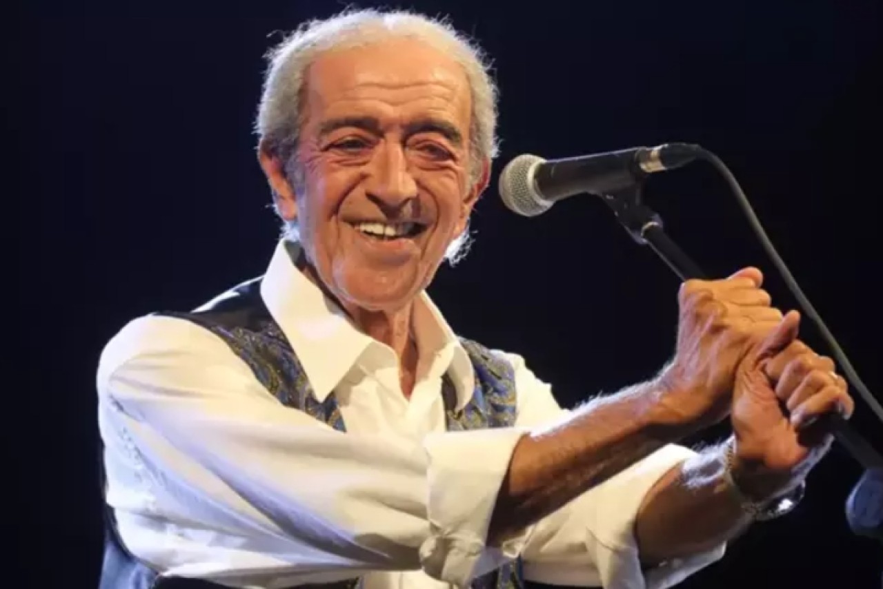 Ünlü şarkıcı Edip Akbayram yoğun bakıma kaldırıldı