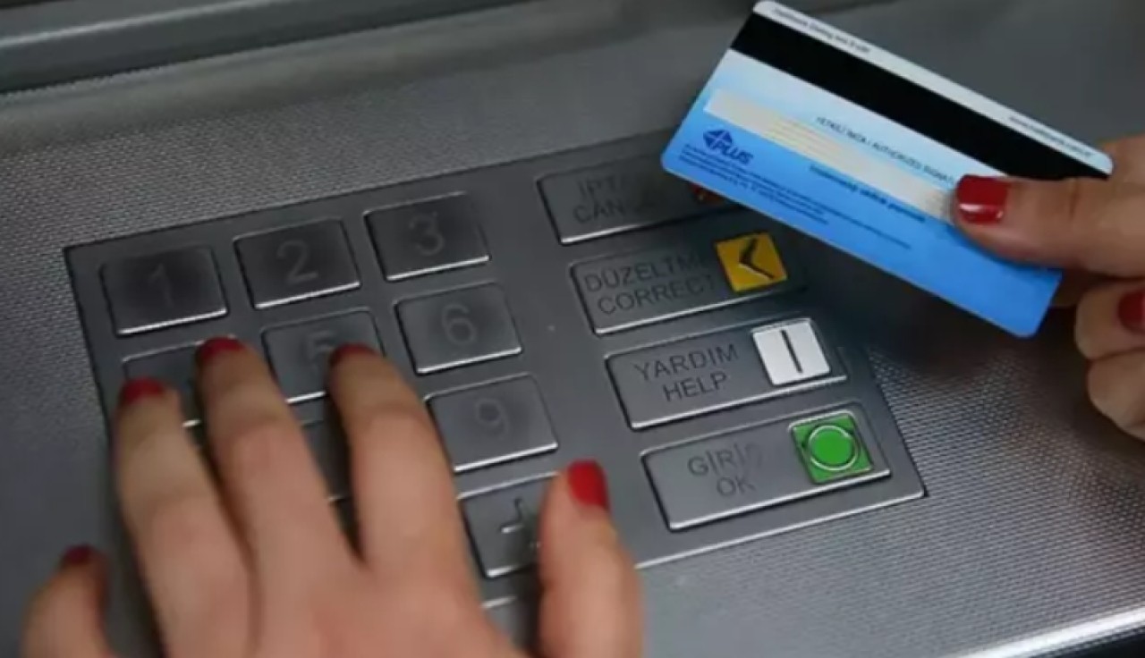 ATM'lerde yeni dönem: Israrcı olanın kartı bloke edilecek