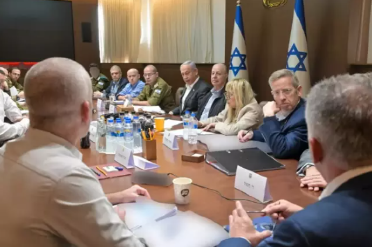 Gazze'de ateşkesi onaylayan kurulda iki bakan dikkat çekti