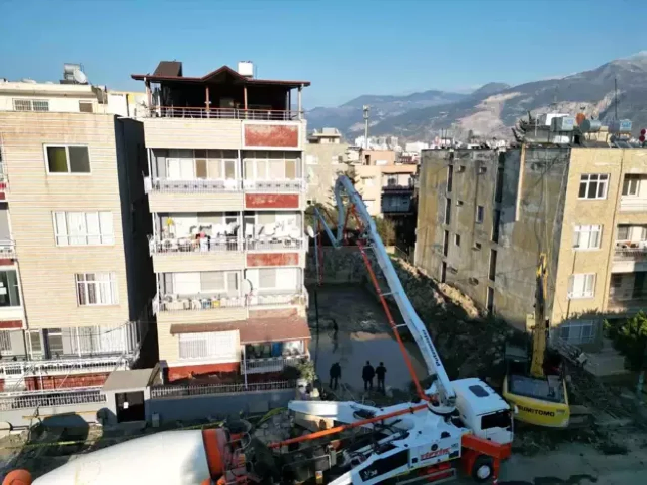Hatay İskenderun’da temel kazısı sırasında göçük!
