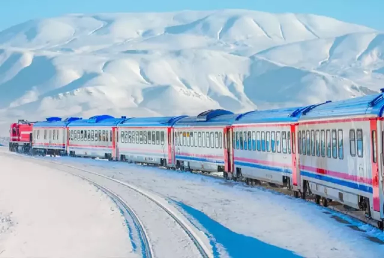 Erzurum Tren Garı’nda Turistik Doğu Ekspresi vagonunda yangın!
