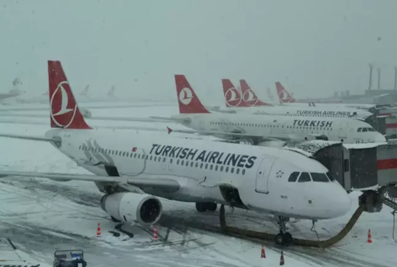 İstanbul'da kar yağışı alarmı! THY seferleri iptal edildi