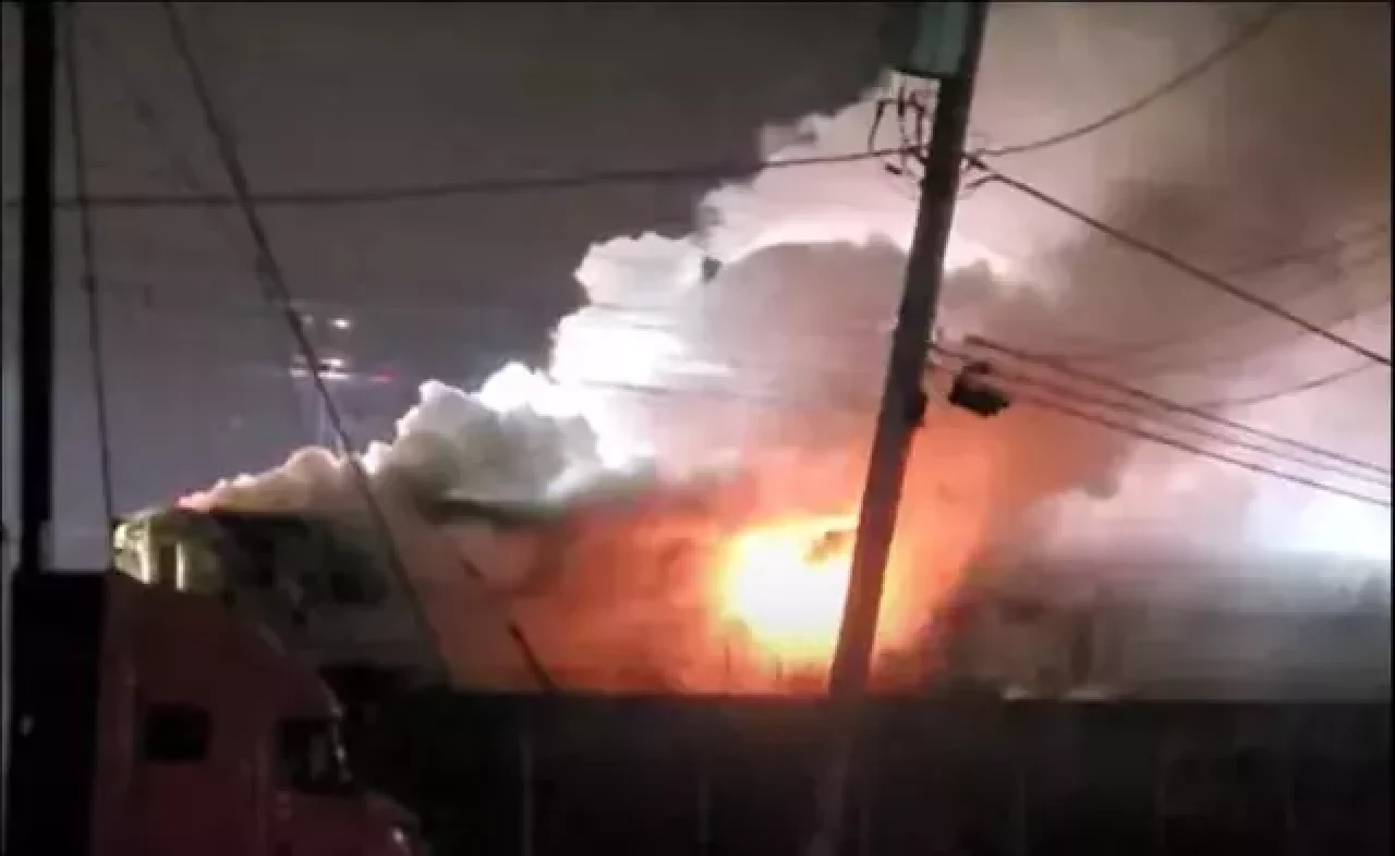 ABD’de Banliyö treninde yangın: 350 yolcu son anda kurtarıldı!