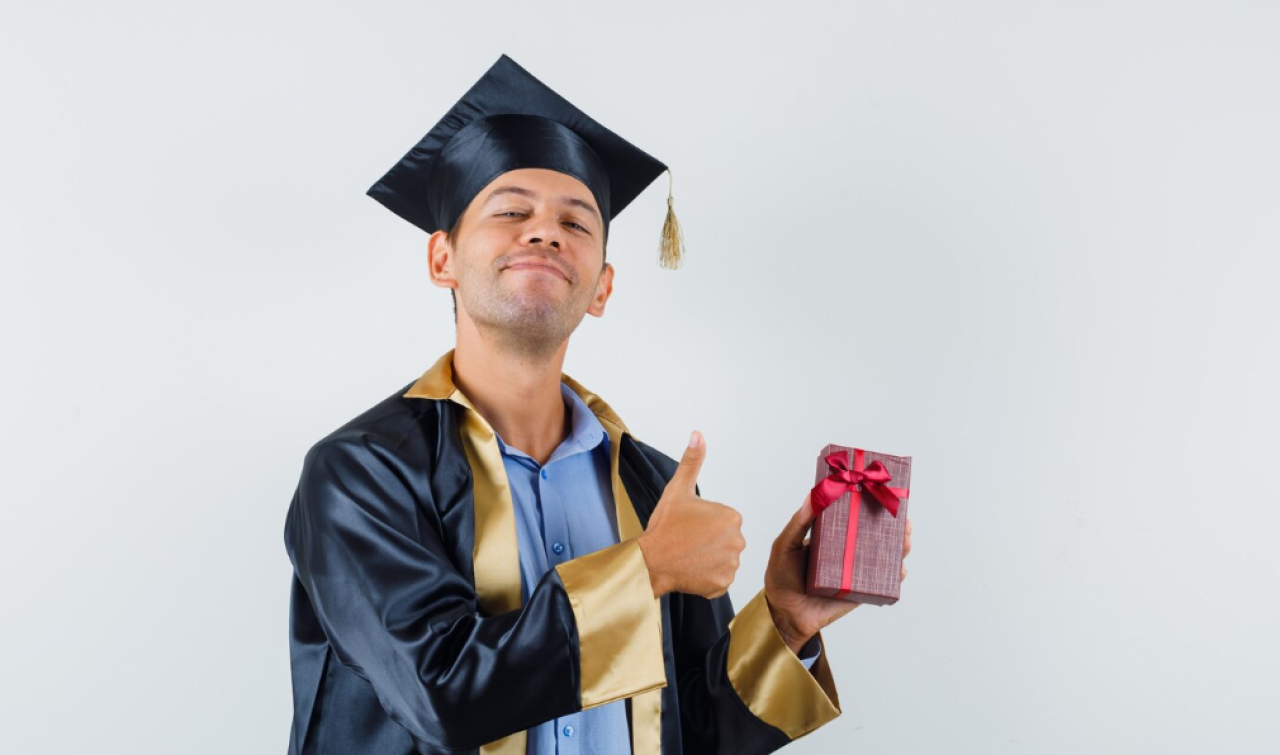 Erkek/ kız Arkadaşa Mezuniyet Hediyesi Ne Alınır?