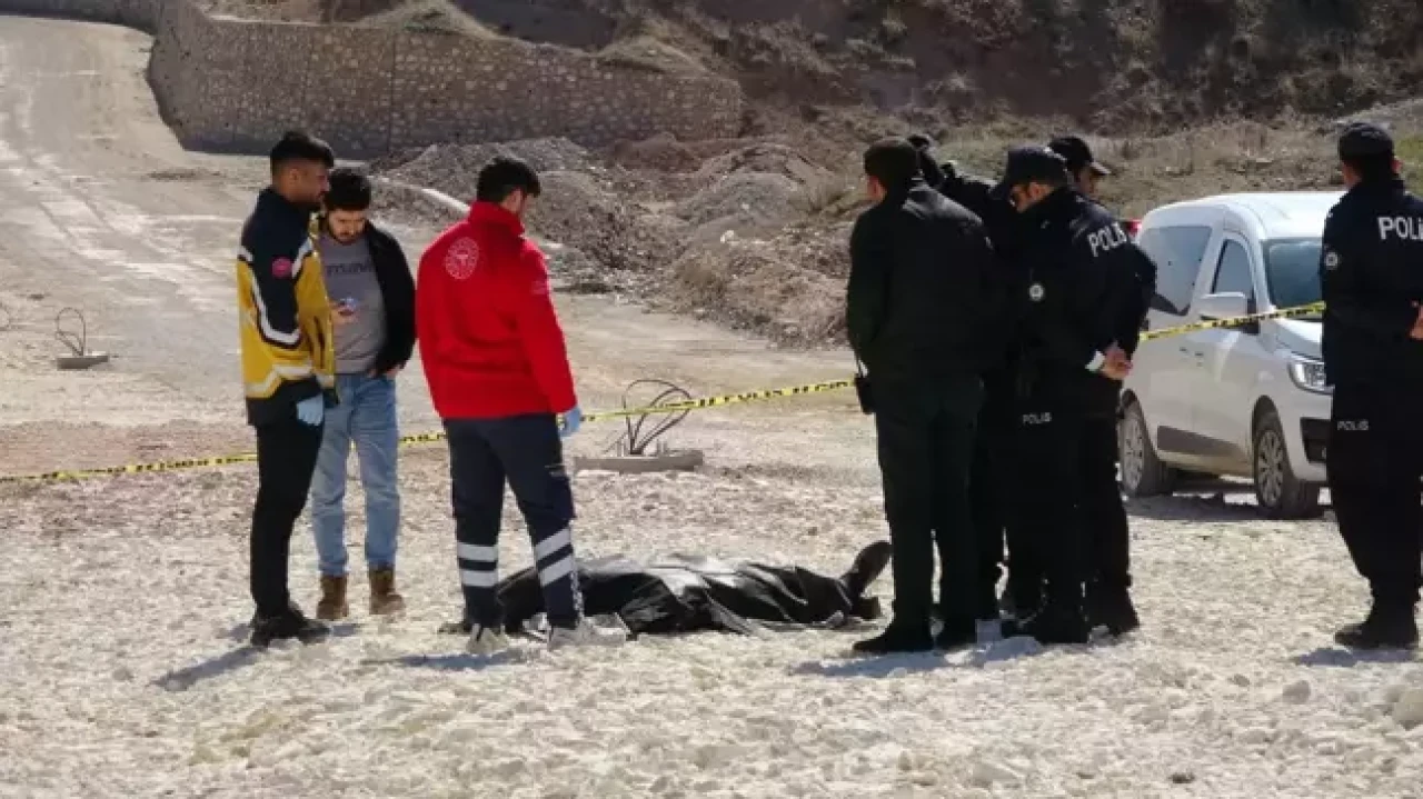 70 yaşındaki adam yol kenarında ölü bulundu!