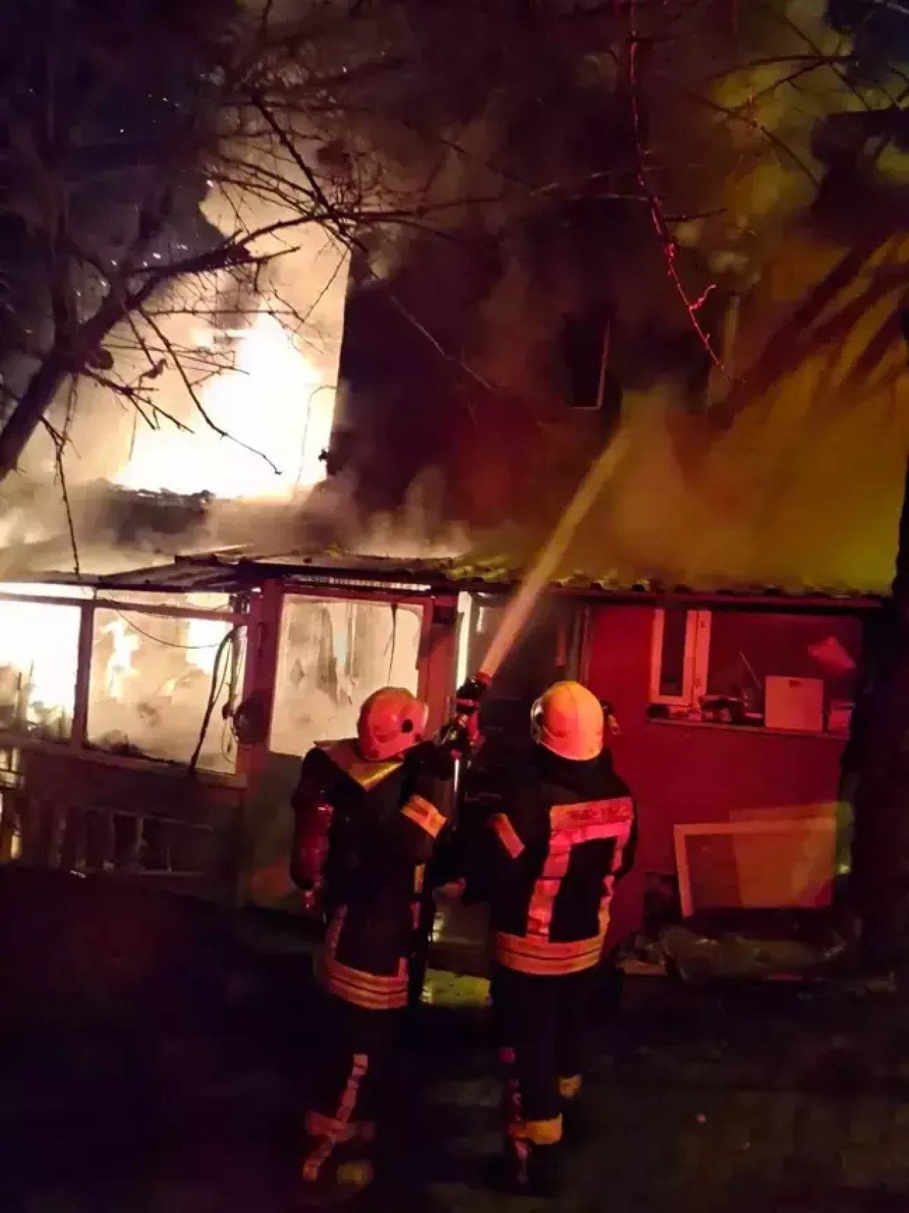 Afyonkarahisar’da yangın: İki katlı bina kullanılamaz hale geldi!