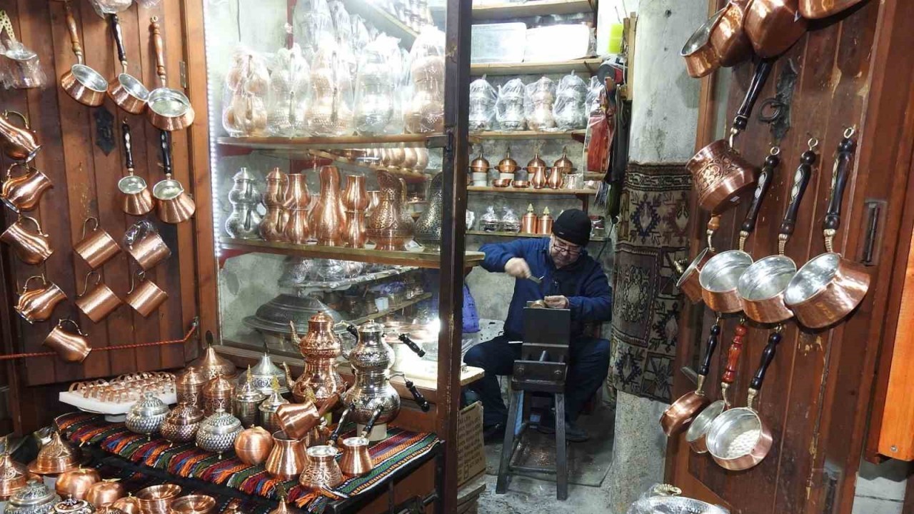 Gaziantep Bakırcılar Çarşısı’nda Çekiç Sesleri Yüzyıllardır Susmuyor!