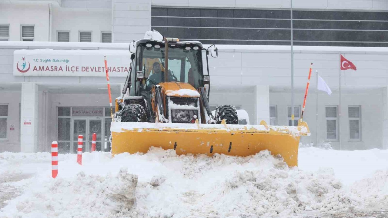 Karadeniz’in turizmde gözde şehri beyaz örtü ile kaplandı!