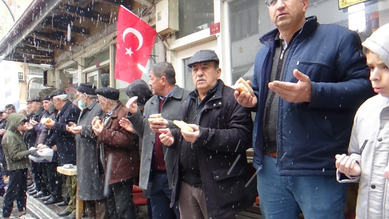 Mudurnu'da 7 Asırlık Esnaf Duası Geleneği Kar Altında Devam Etti!