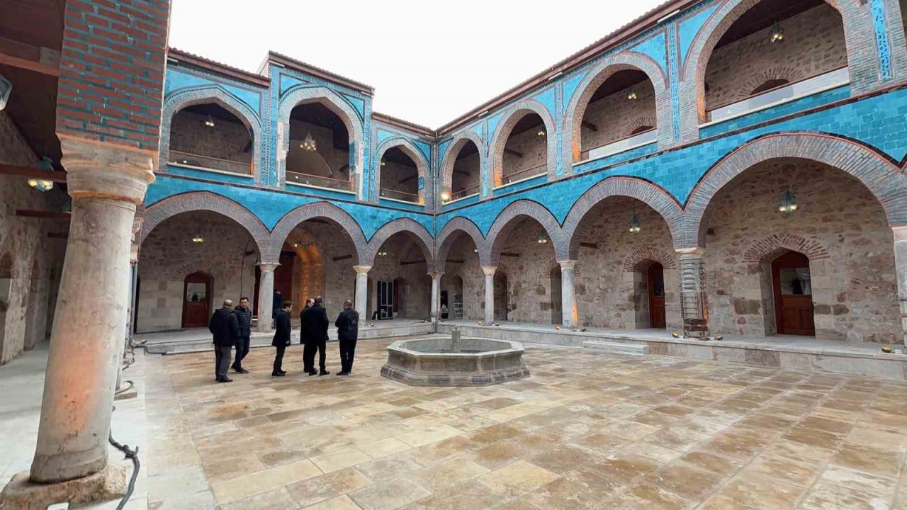 Tokat Gök Medrese'nin Avlusuna 18. Yüzyıldan Kalma Tarihi Havuz Yerleştirildi!