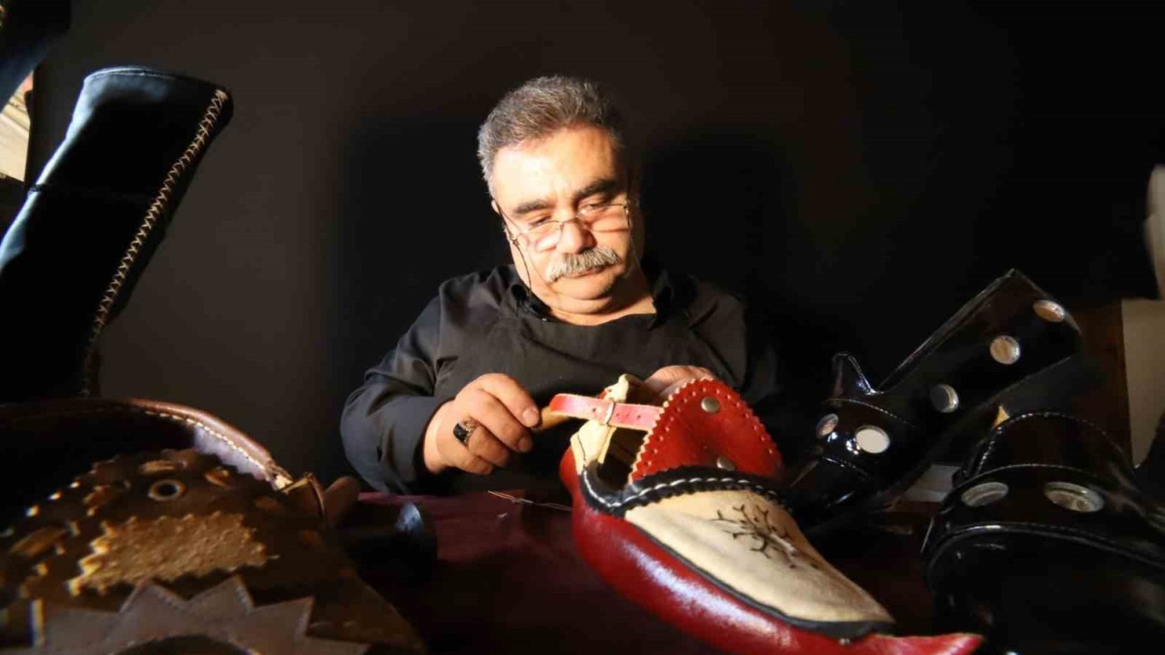 Tokat’ın Geleneksel Aynalı Çarıkları Anahtarlık Olarak Yaşatılıyor