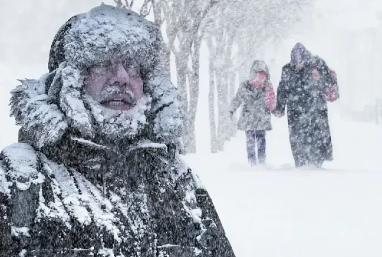 İstanbul'da yoğun kar yağışı! Şile'de araçlar yolda kaldı