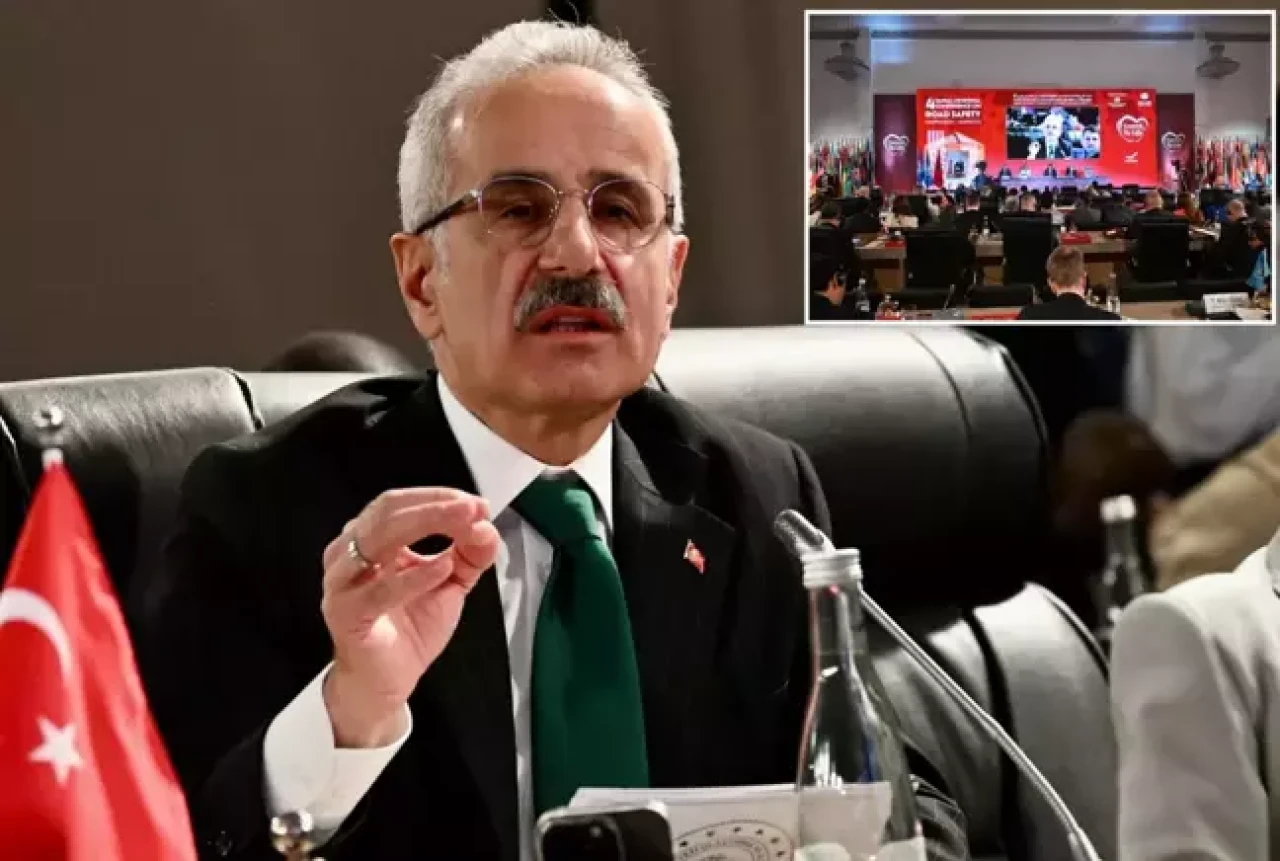 Bakan Uraloğlu'ndan dikkat çeken hareket: Bir anda salonu terk etti