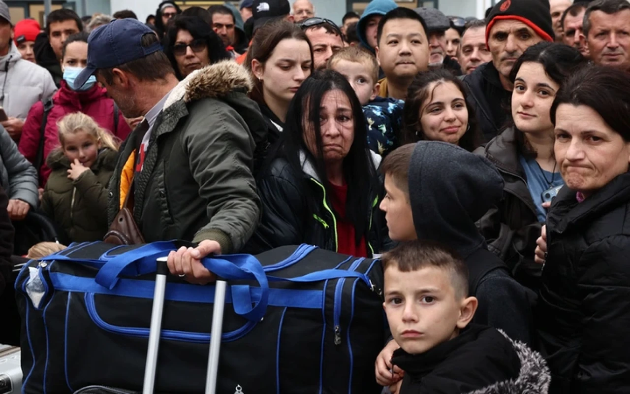 Deprem endişesiyle 9 bin kişi Santorini Adası'nı terk etti