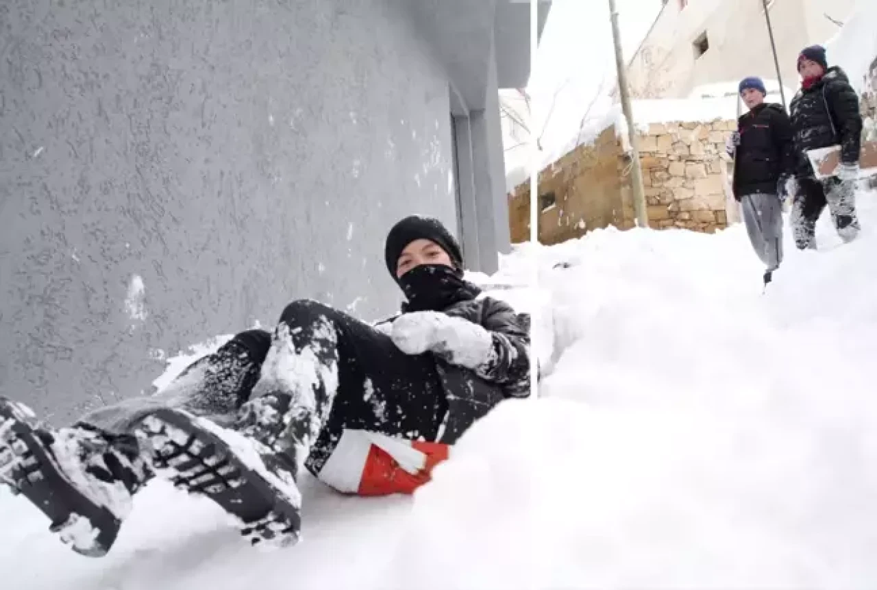 Yoğun kar yağışı nedeniyle 9 ilde okullar tatil edildi!