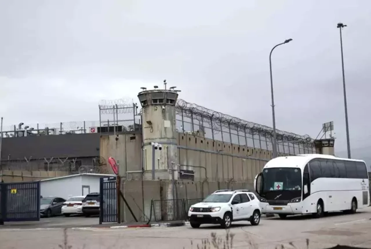 İsrail,  620 Filistinli tutuklunun serbest bırakılmasını erteledi!