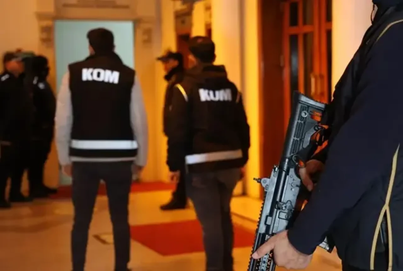 Son dakika geçildi: İstanbul'da 9 belediyeye ter.r operasyonu