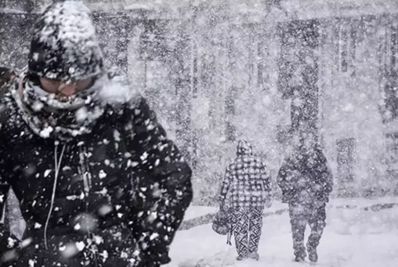 İstanbul'un bazı ilçelerinde kar yağışı etkisini göstermeye başladı