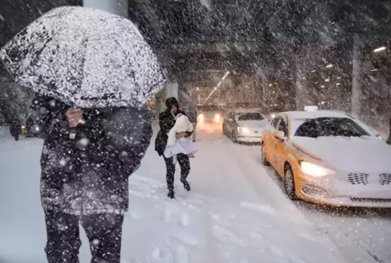 Kar yağışı İstanbul'u sardı! Valilik 7 maddede uyardı