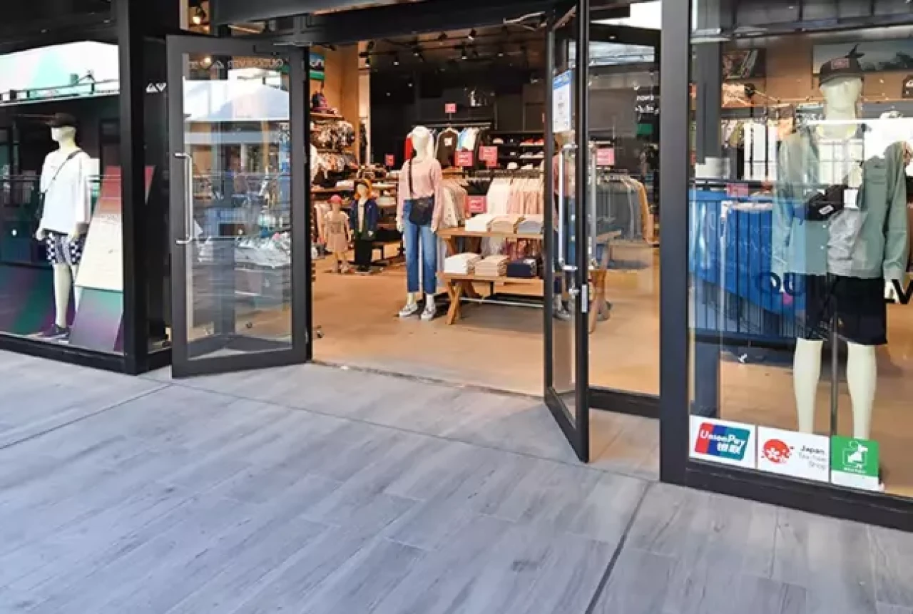 Dünyaca ünlü giyim devi,  iflas bayrağını çekiyor