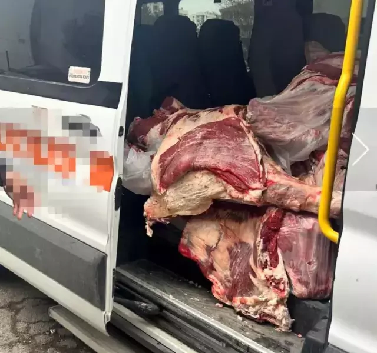 Yaptığı iğrençlik zincir markete pahalıya patladı