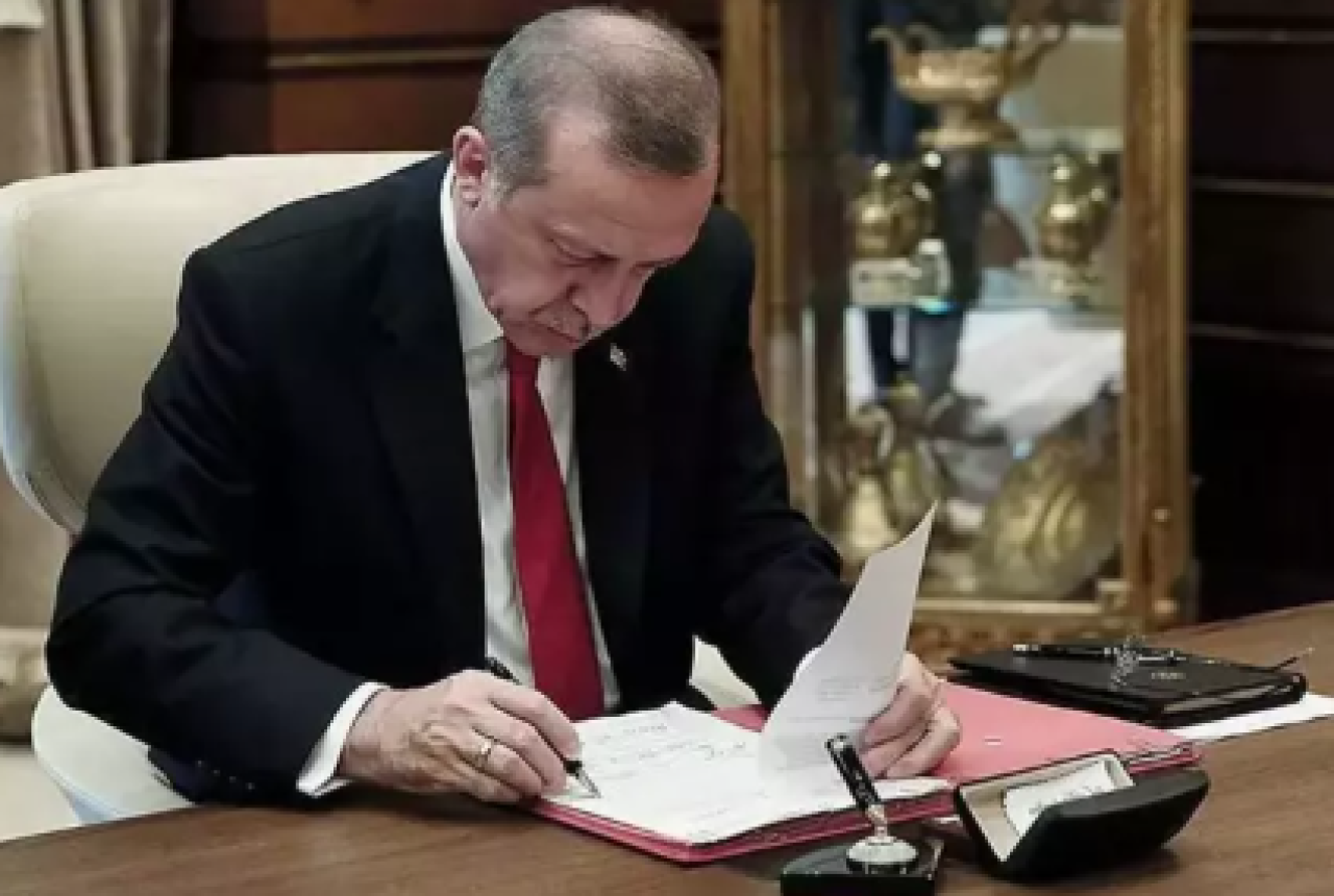 Cumhurbaşkanı Erdoğan o ismi görevden aldı