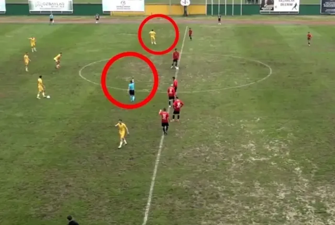Şok kural hatası! Hakem kırmızı kartı unuttu!