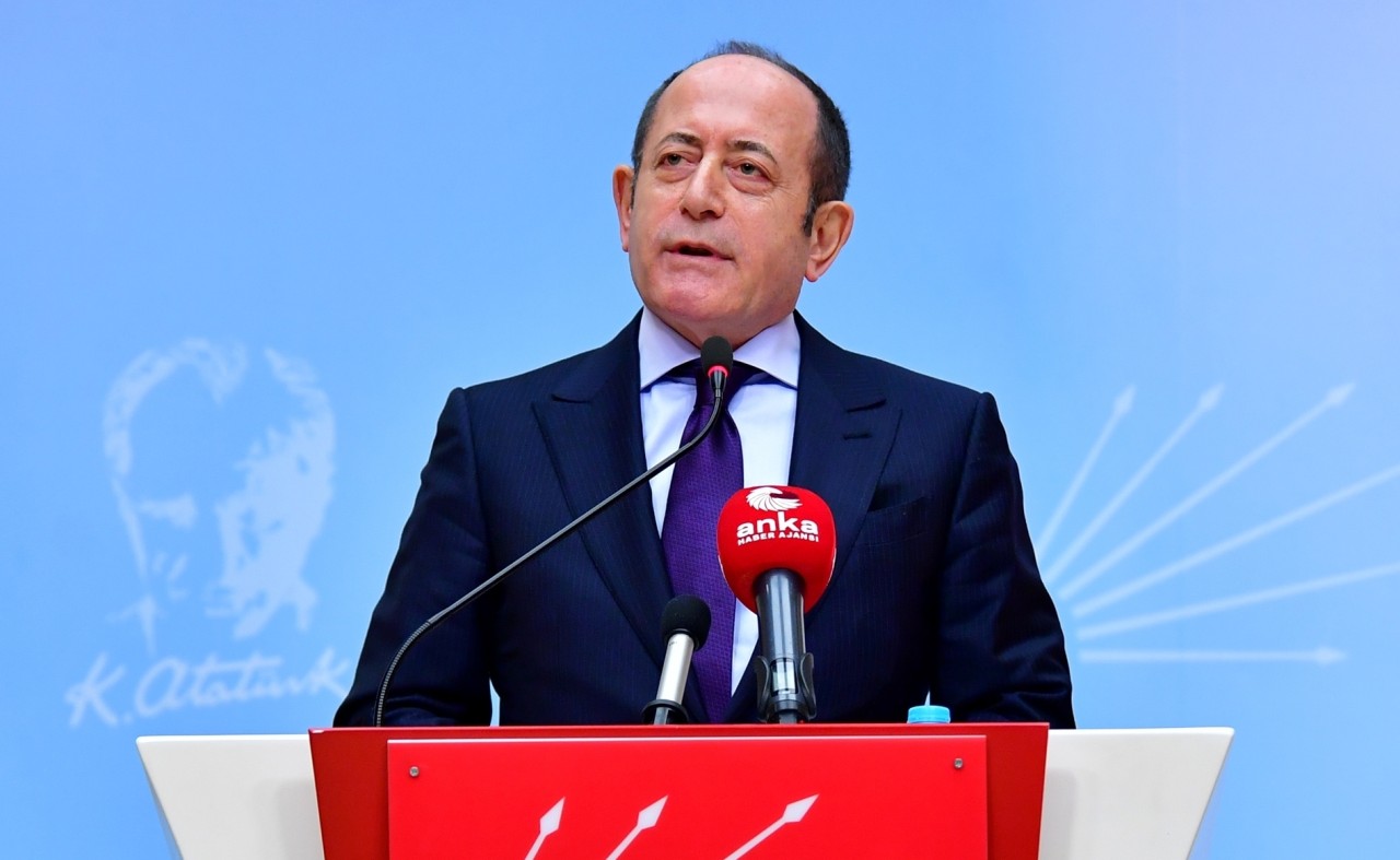 CHP'li Akif Hamzaçebi'den Özel'e: O koltukta oturmayın