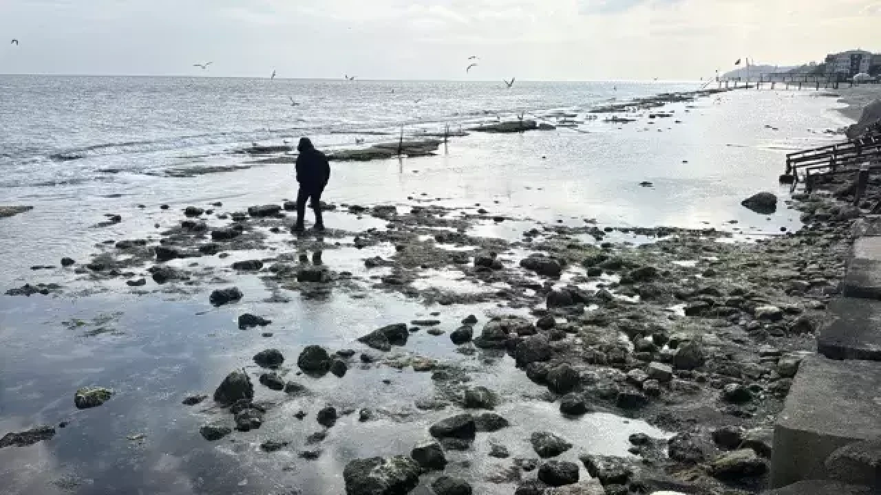 Tekirdağ’da deniz 10 metre çekildi: "Kral Yolu" kayalıkları ortaya çıktı!
