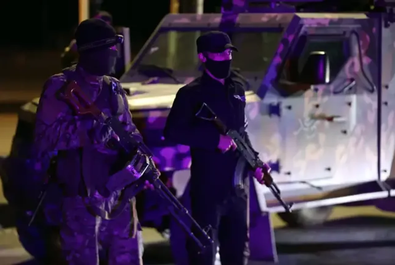 Suriye'de çatışmalar şiddetlendi! Sokağa çıkma yasağı ilan edildi