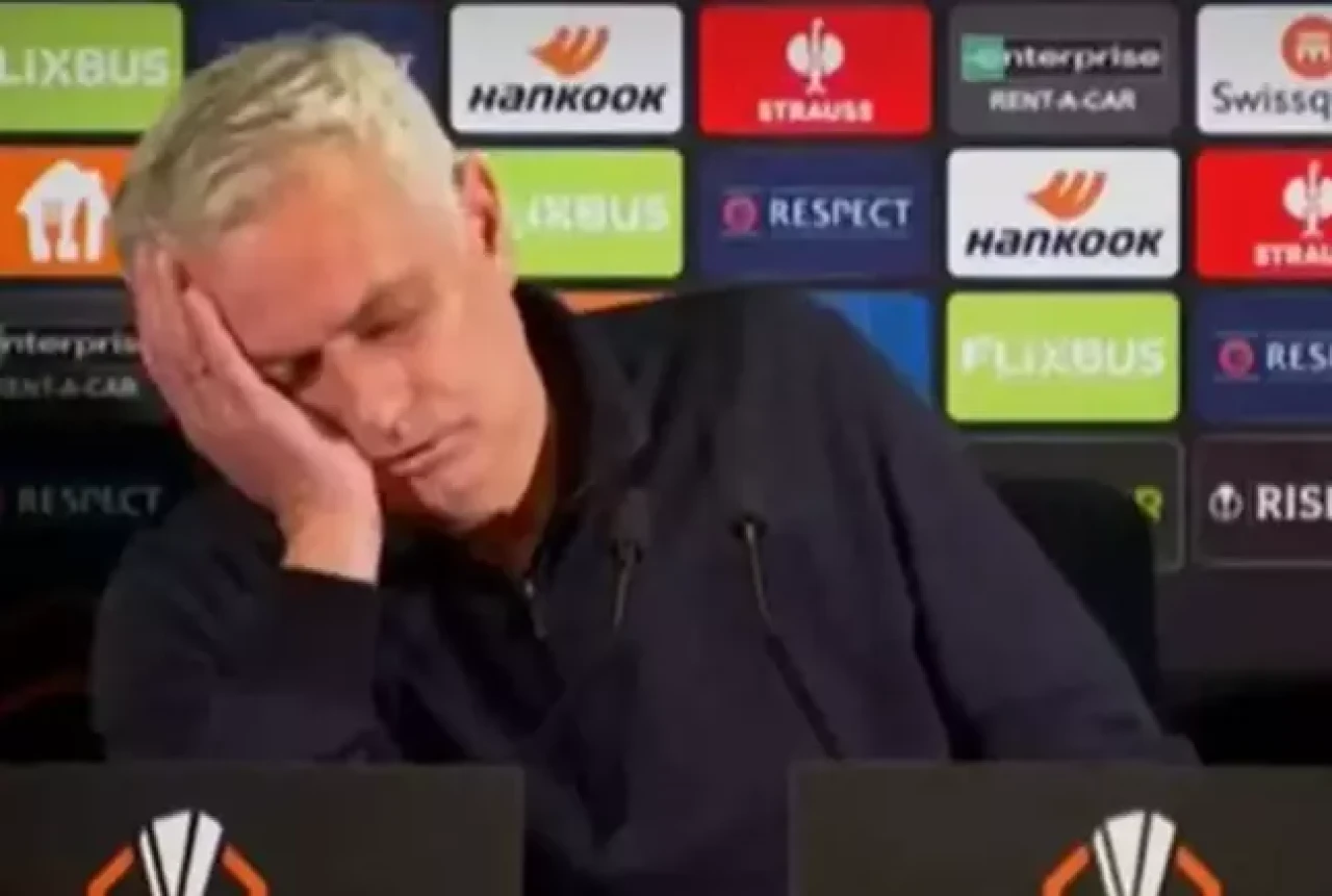 Herkes Mourinho'nun basın toplantısındaki bu halini konuşuyor
