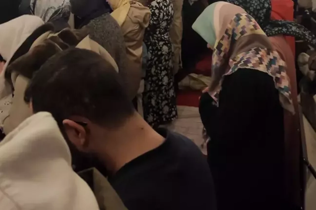 İstanbul'daki camide tartışmalara yol açan fotoğraf