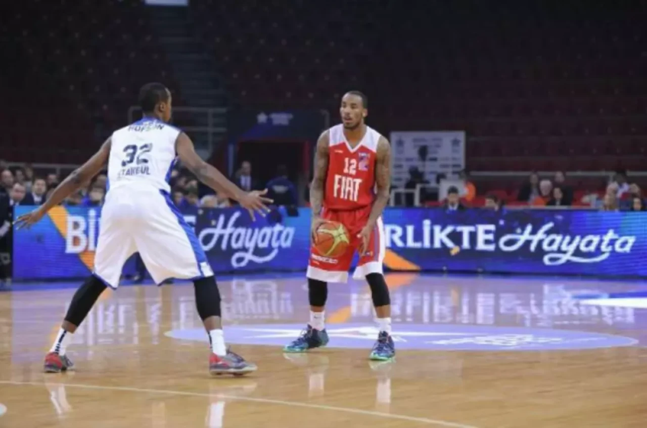 Türkiye'de tam 5 sezon forma giyen yıldız oyuncu silahlı hırsızlığa karıştı