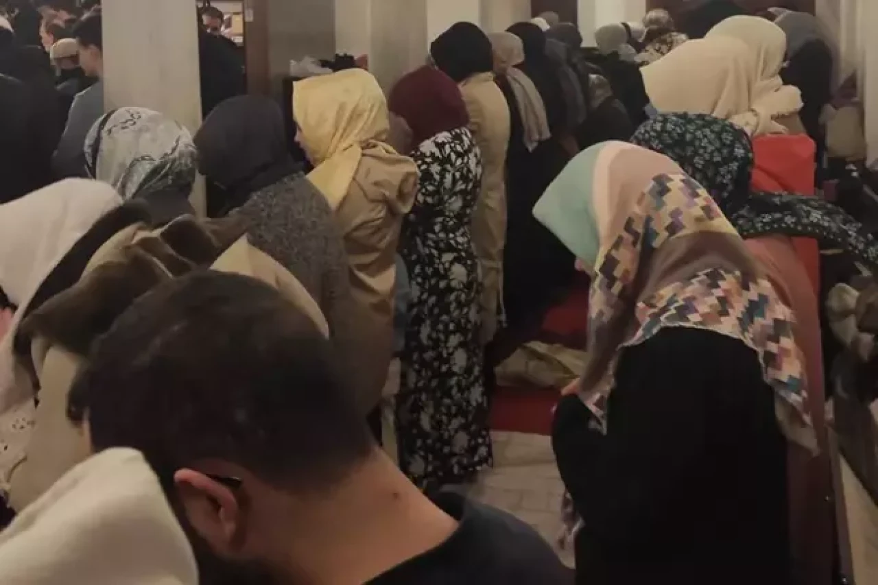 Üsküdar Kaymakamlığı,  camideki tartışma yaratan görüntülere inceleme başlattı