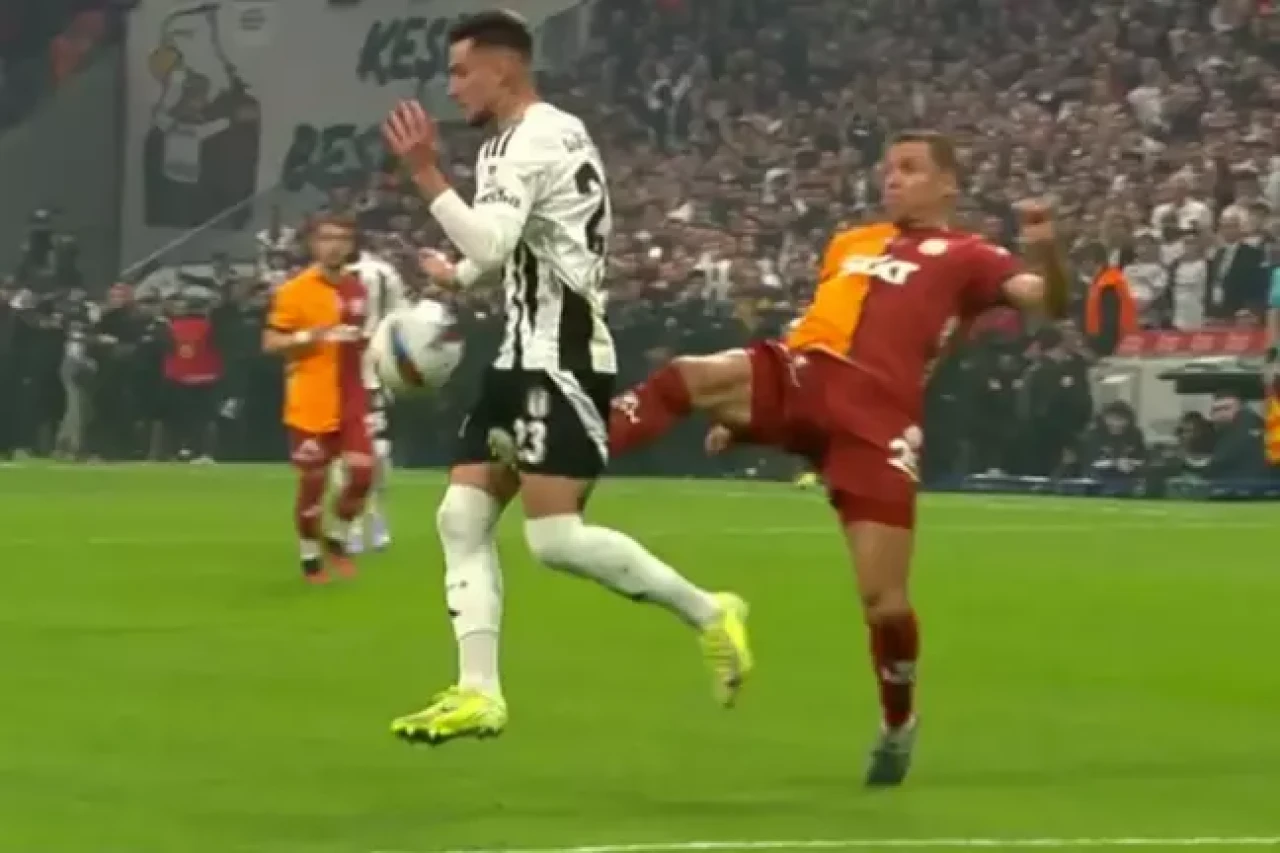 Kırmızı mı değil mi? Ünlü yorumcular derbinin kader anını yorumladı