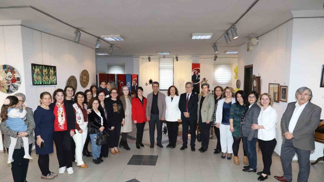 Nazilli Belediyesi El Sanatları Kursiyerlerinden 'Zamanın Renkleri' Sergisi