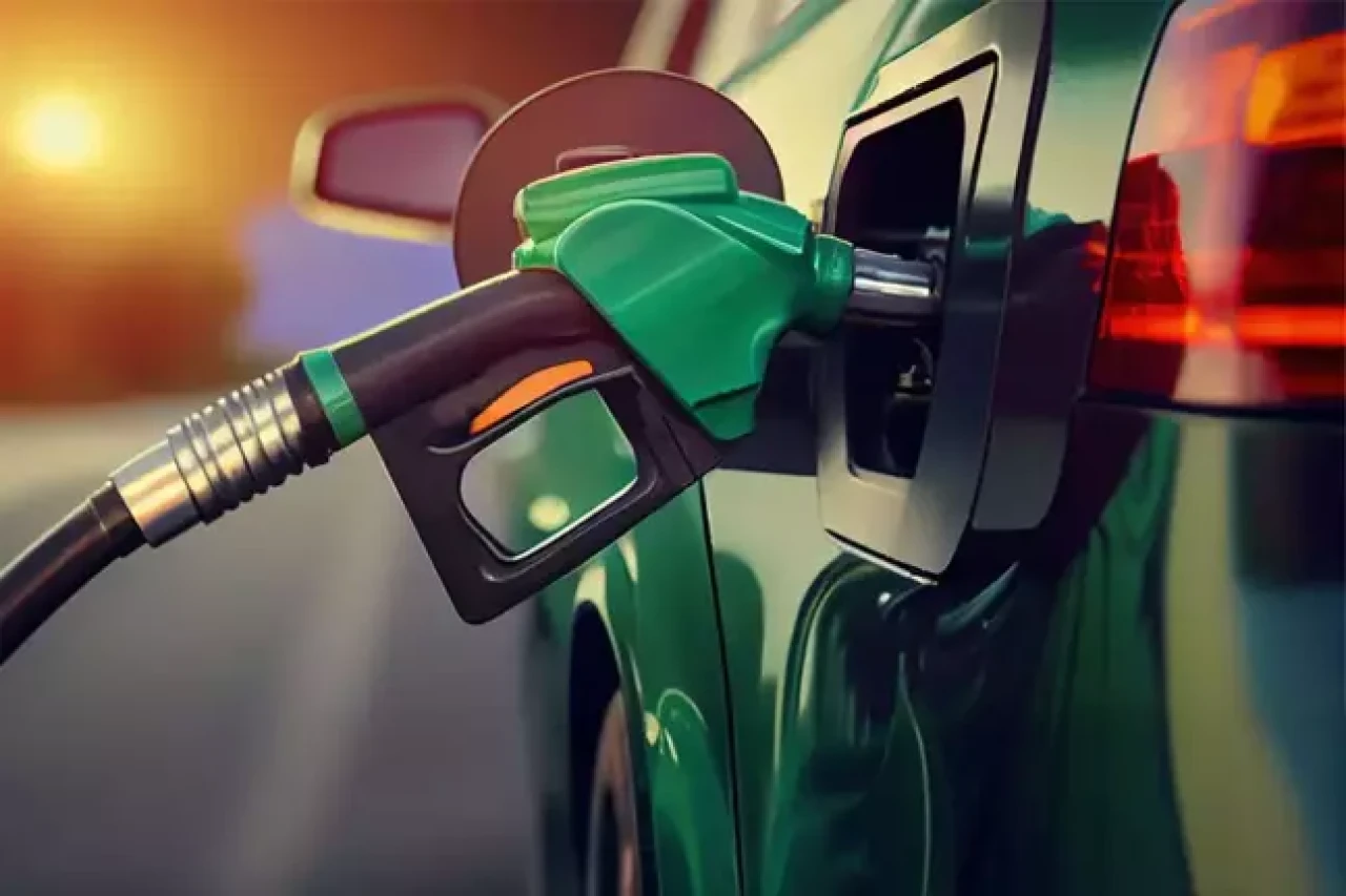 Akaryakıt fiyatlarına üçlü zam geliyor