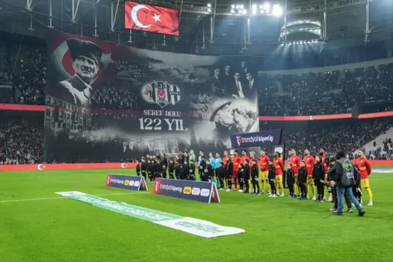 Beşiktaş’tan 122. yıla özel koreografi ve tişörtler