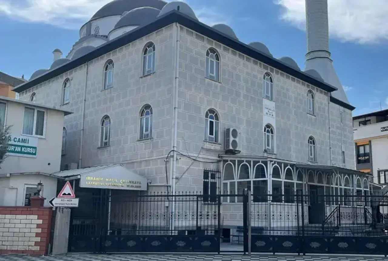 Cami tuvaletinde kan donduran olay! Silah sesine koşan cemaat şoke oldu