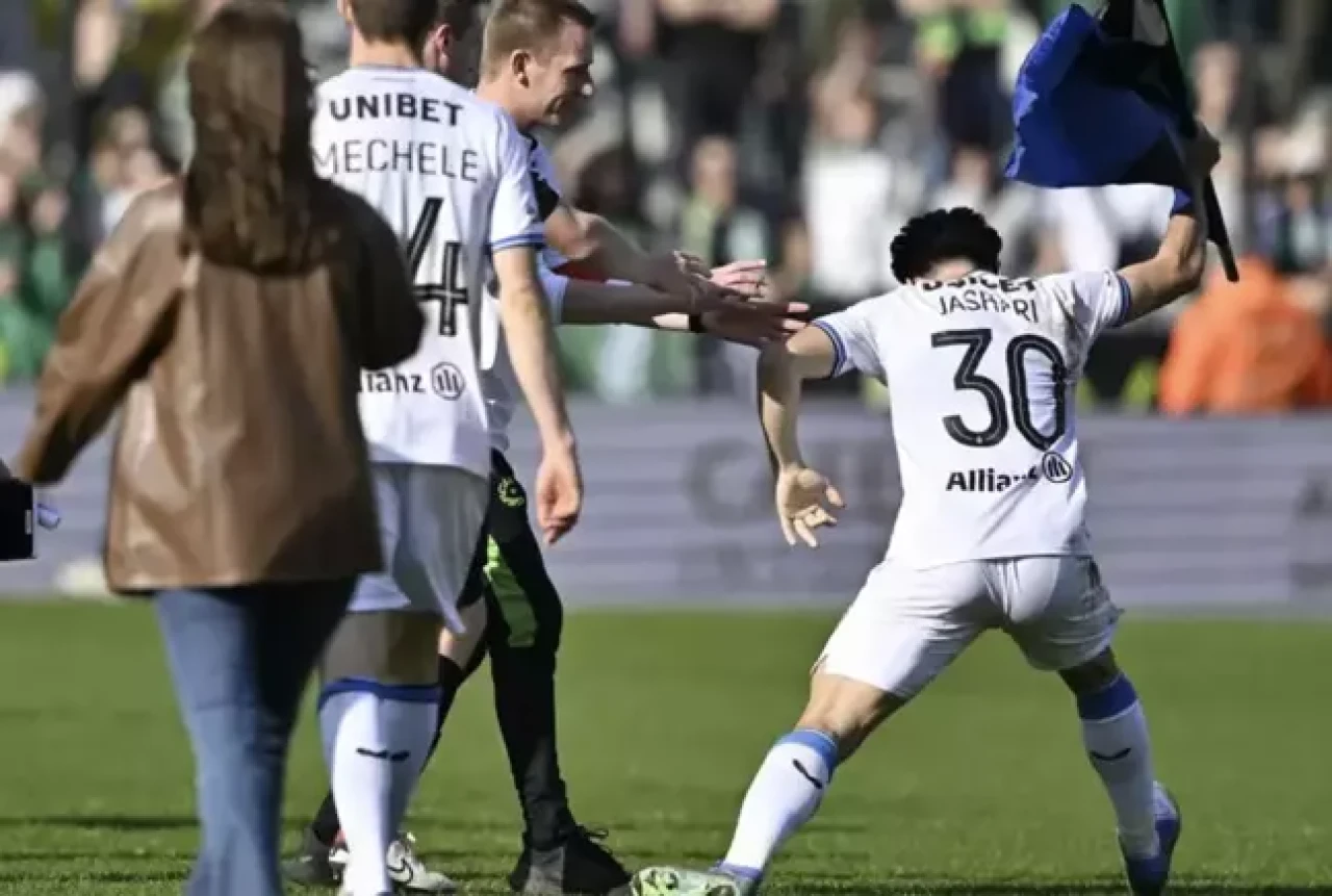 Belçika'da Brugge derbisinde gerginlik: Orta sahaya bayrak dikme krizi!