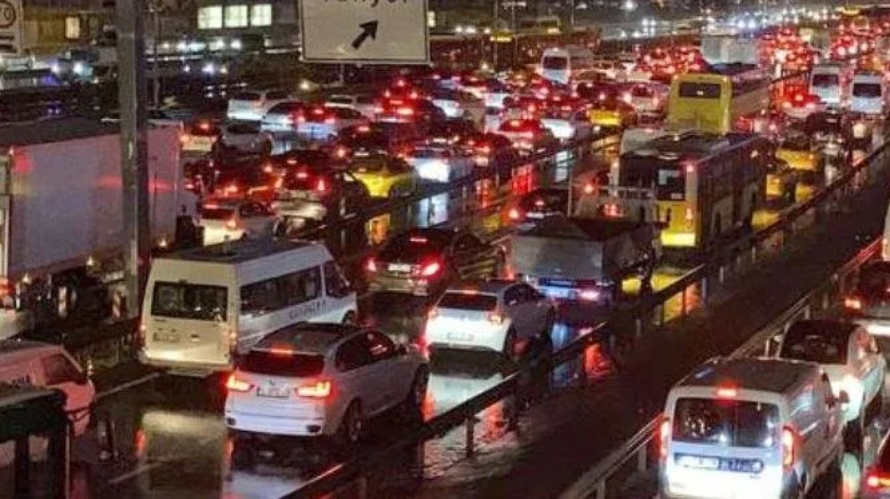 Sürücüler dikkat! Beyaz far tarihe karışıyor,  cezası belli oldu