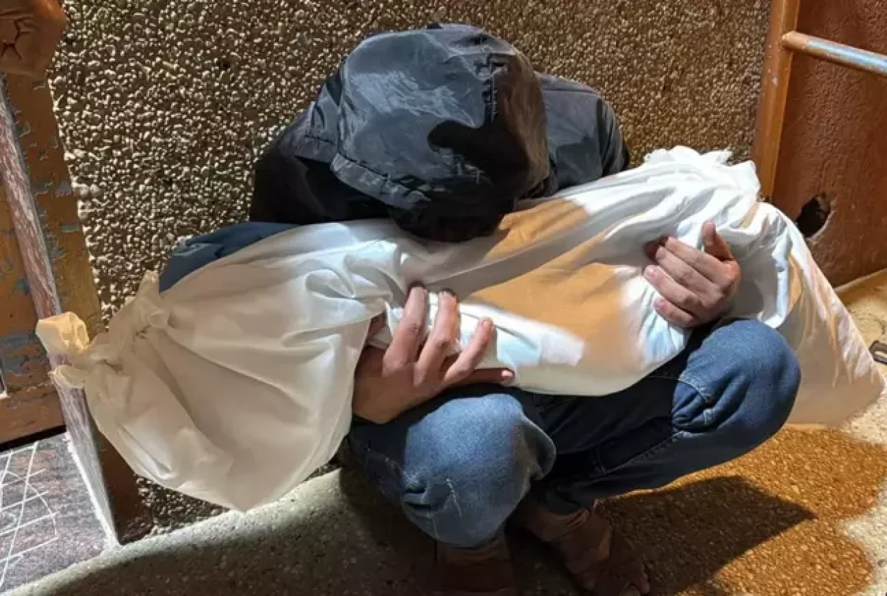 Gazze'de İsrail katliamı durmuyor! “Bayram sabahını da kana buladılar”