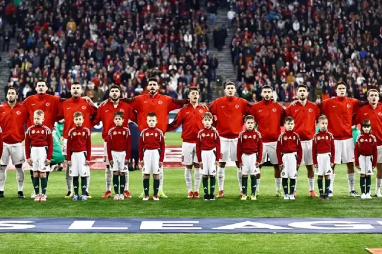 Milli maçta İstiklal Marşı'nı ıslıkladılar