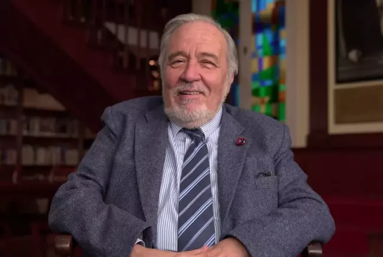 İlber Ortaylı'nın cep telefonunu görenler şaşkınlığını gizleyemiyor