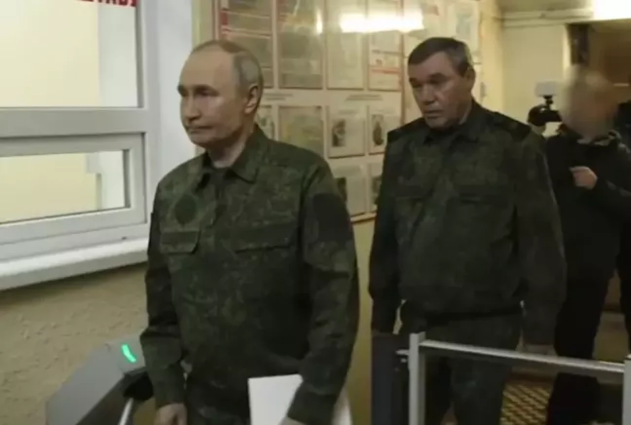 Putin,  Trump'ın çağrısına fotoğrafla yanıt verdi