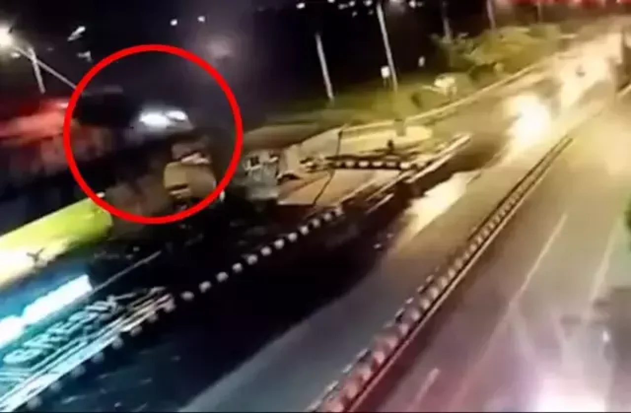 Google Haritalar'ı takip eden sürücü,  köprüden uçtu