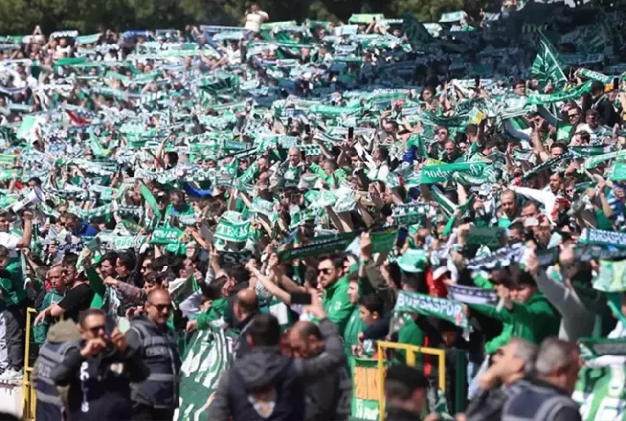 2. Lig'e yükseldiler! Bursaspor,  şampiyon oldu