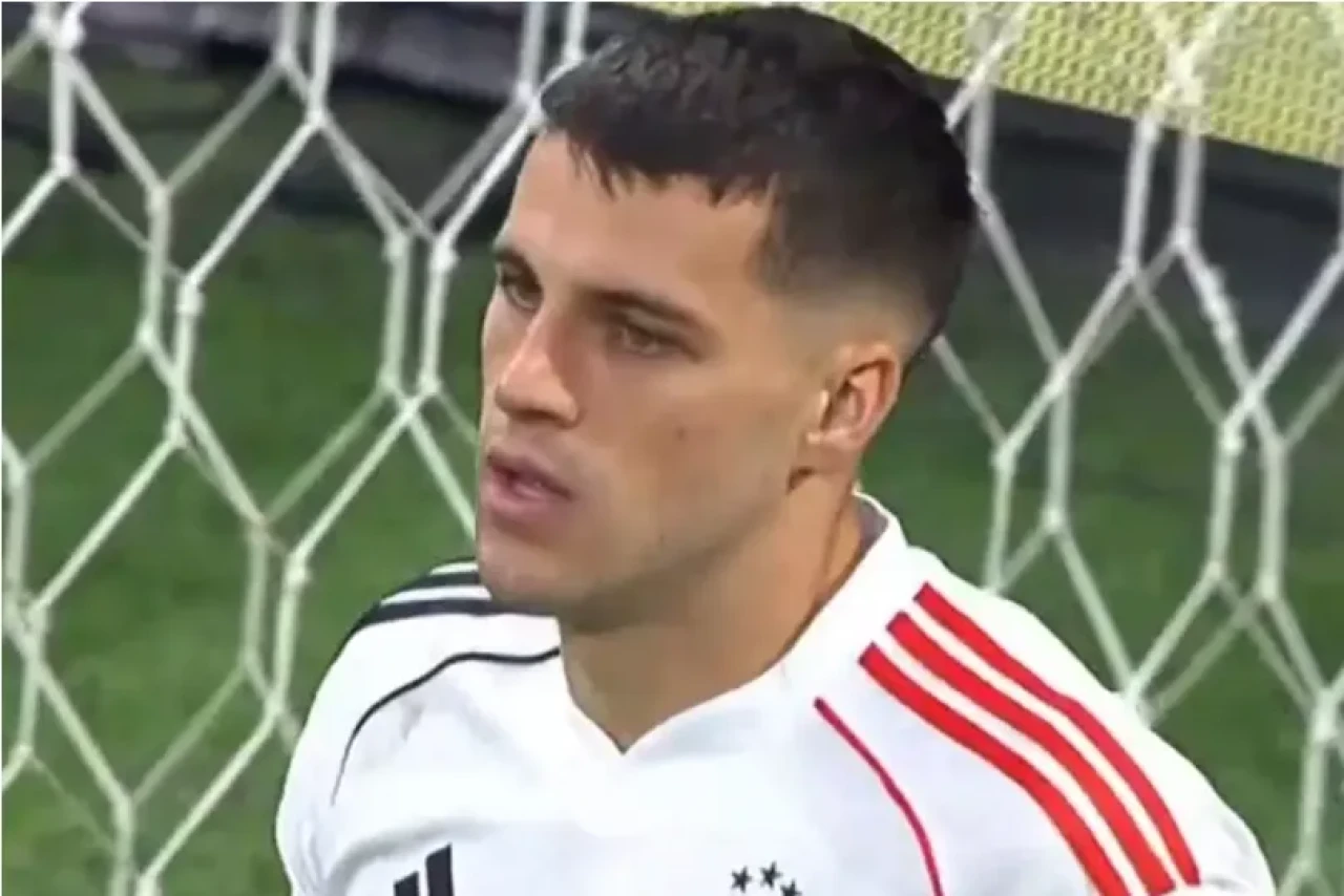 Jurasek’ten talihsiz başlangıç: Kendi kalesine gol attı!