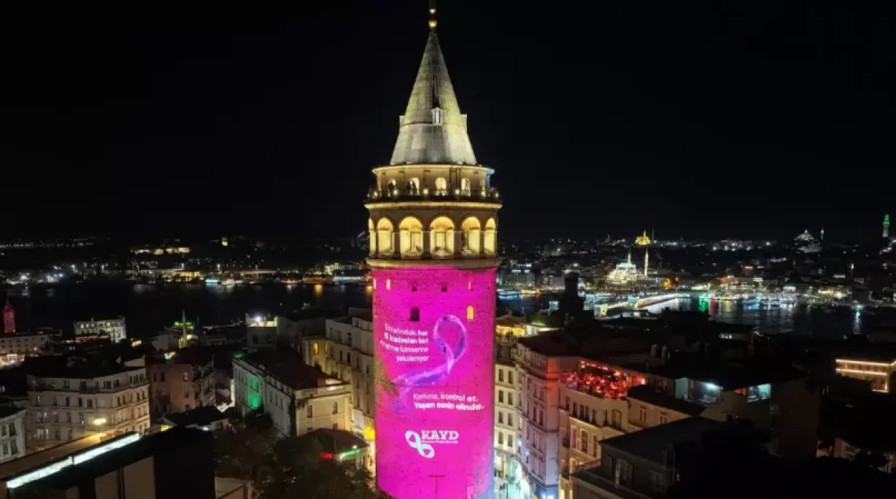 Galata Kulesi, "Meme Kanseri Farkındalık Ayı" kapsamında pembeye büründü